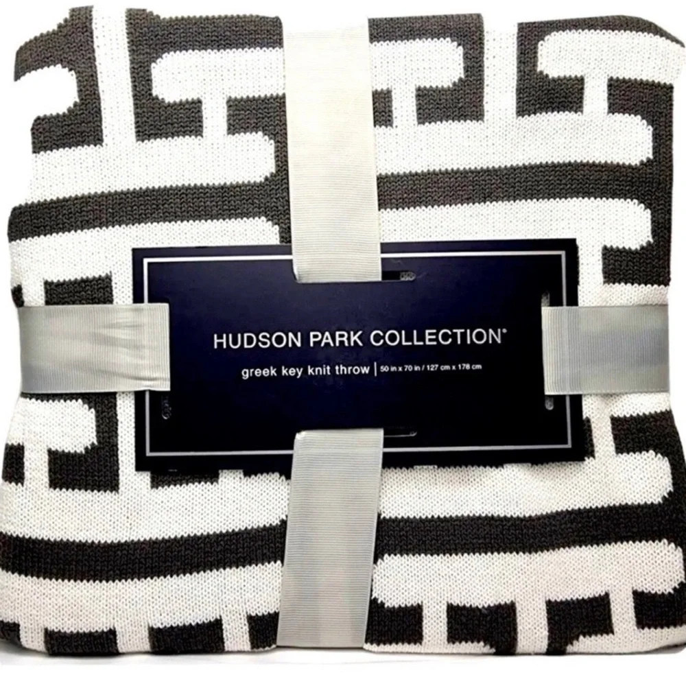❤️❤️Hudson Park Collection Key Knit Throw Blanket, Charcoal